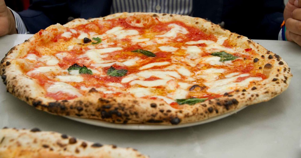 pizzeria-da-Michele-Napoli-Forcella-ricetta-margherita-1280x670.jpg