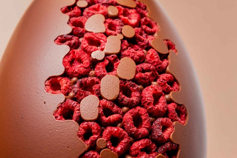 La ricetta dell&#8217;uovo al cioccolato e frutti di bosco di Alberto Simionato