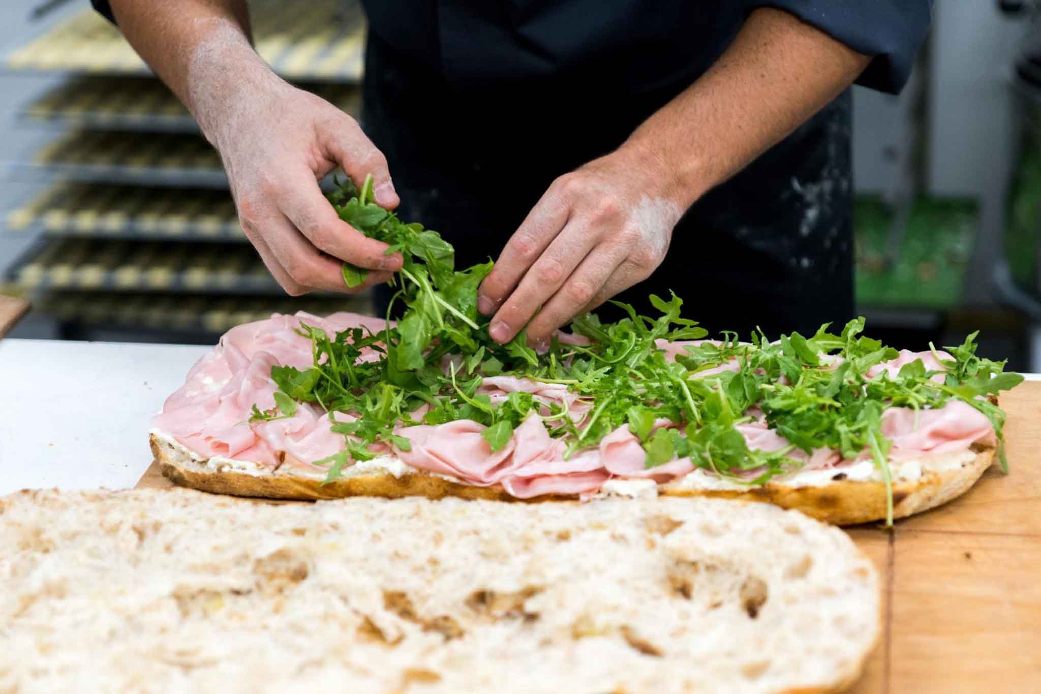 Lezioni di Pizza Supercrust alla romana con biga