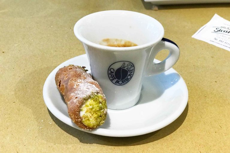 Sicilia. Paga un caffè 50 euro alla riapertura del bar ed è felice