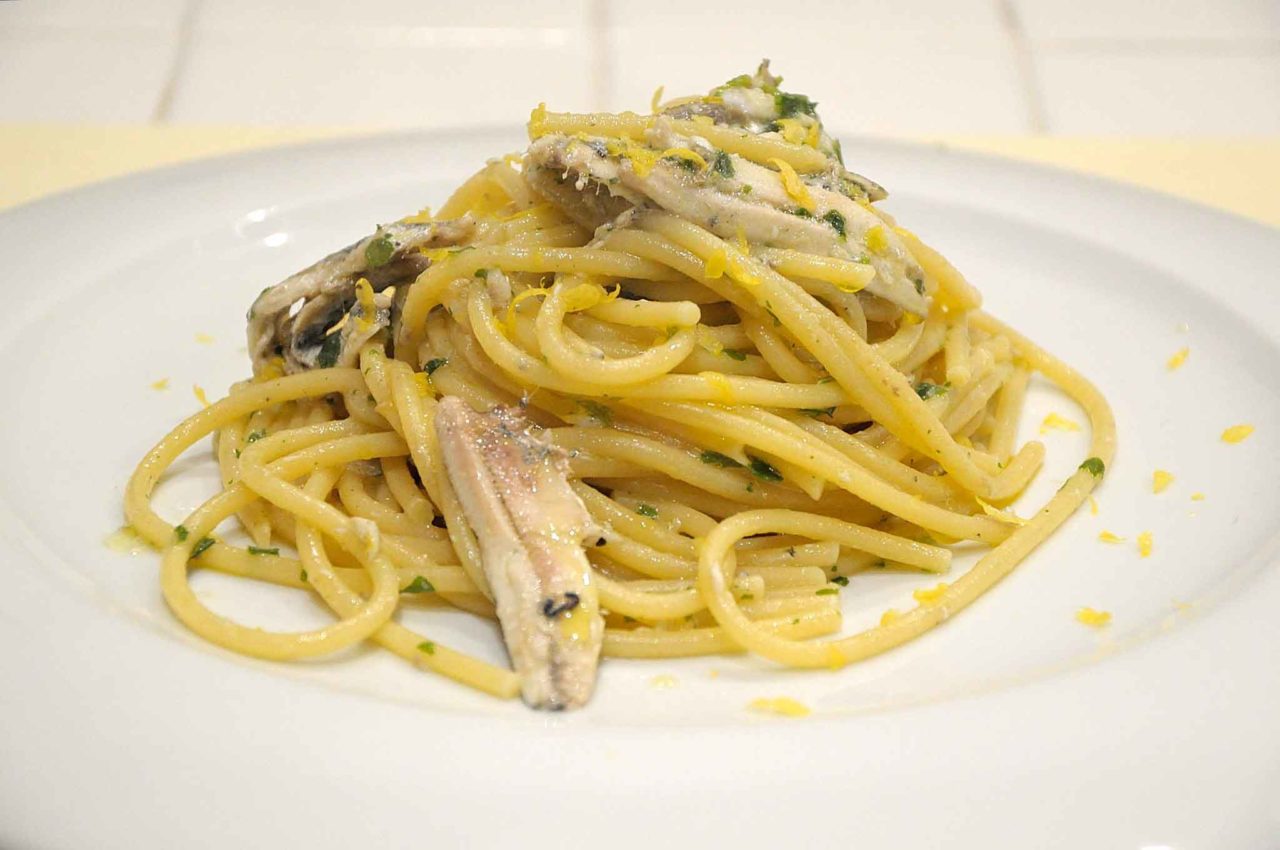Spaghetti con alici la ricetta scientifica spiegata in 5 punti