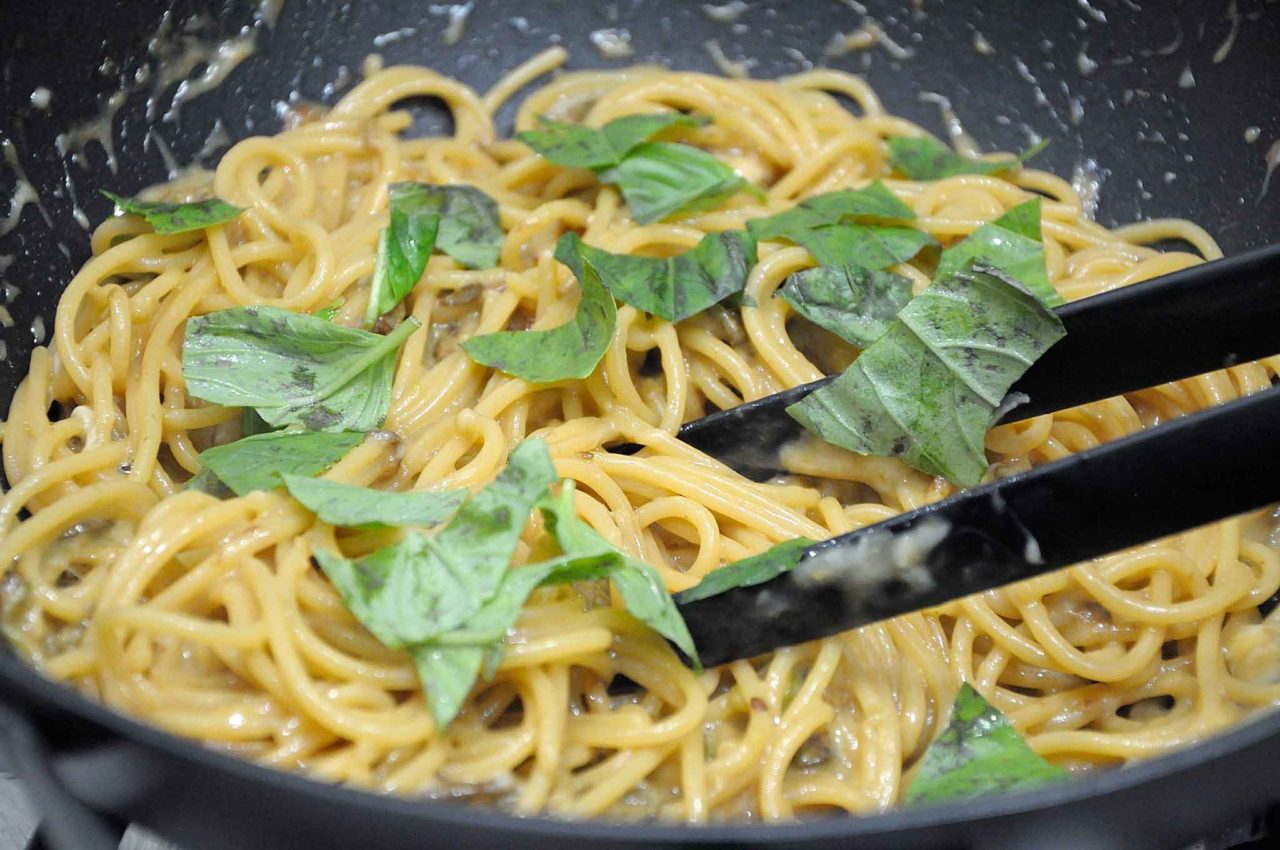 spaghetti alla Nerano: mantecatura