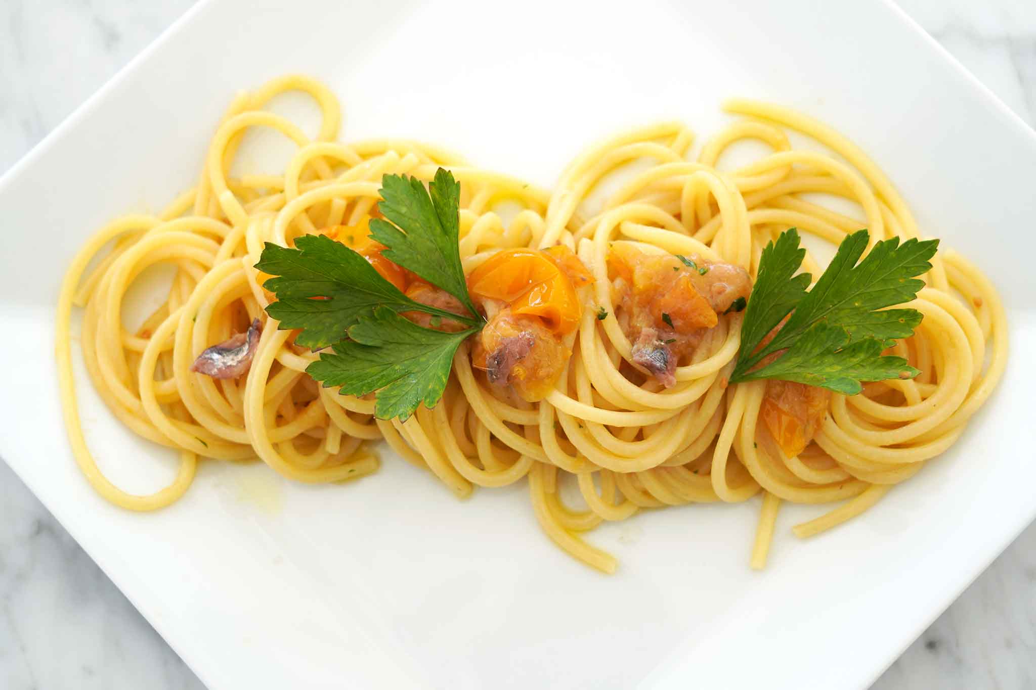 spaghetti pomodorini gialli alici menaica