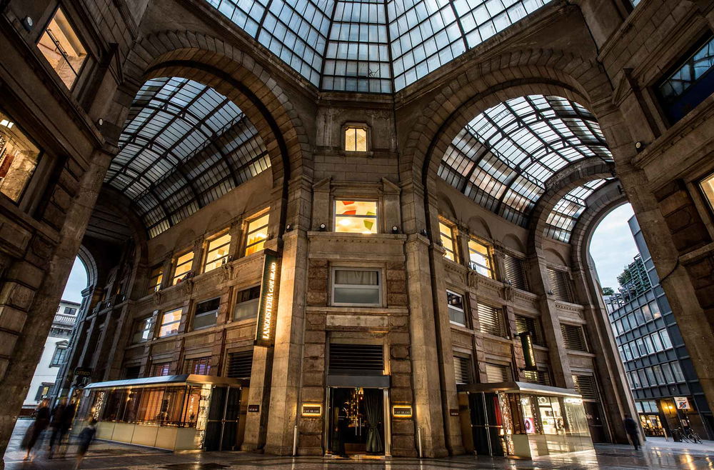Milano. Langosteria Cafè riapre tutta nuova in Galleria del Corso Milano. Langosteria Cafè riapre tutta nuova in Galleria del Corso