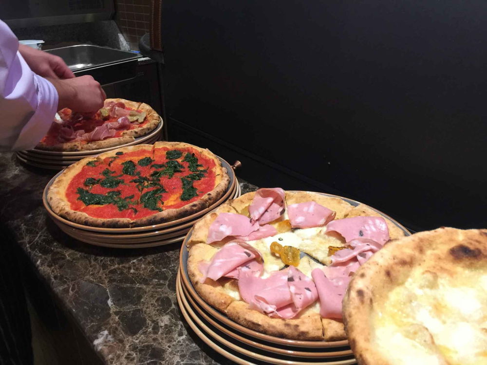 Roses Pizza & More apre in hotel al Rosa Grand Milano