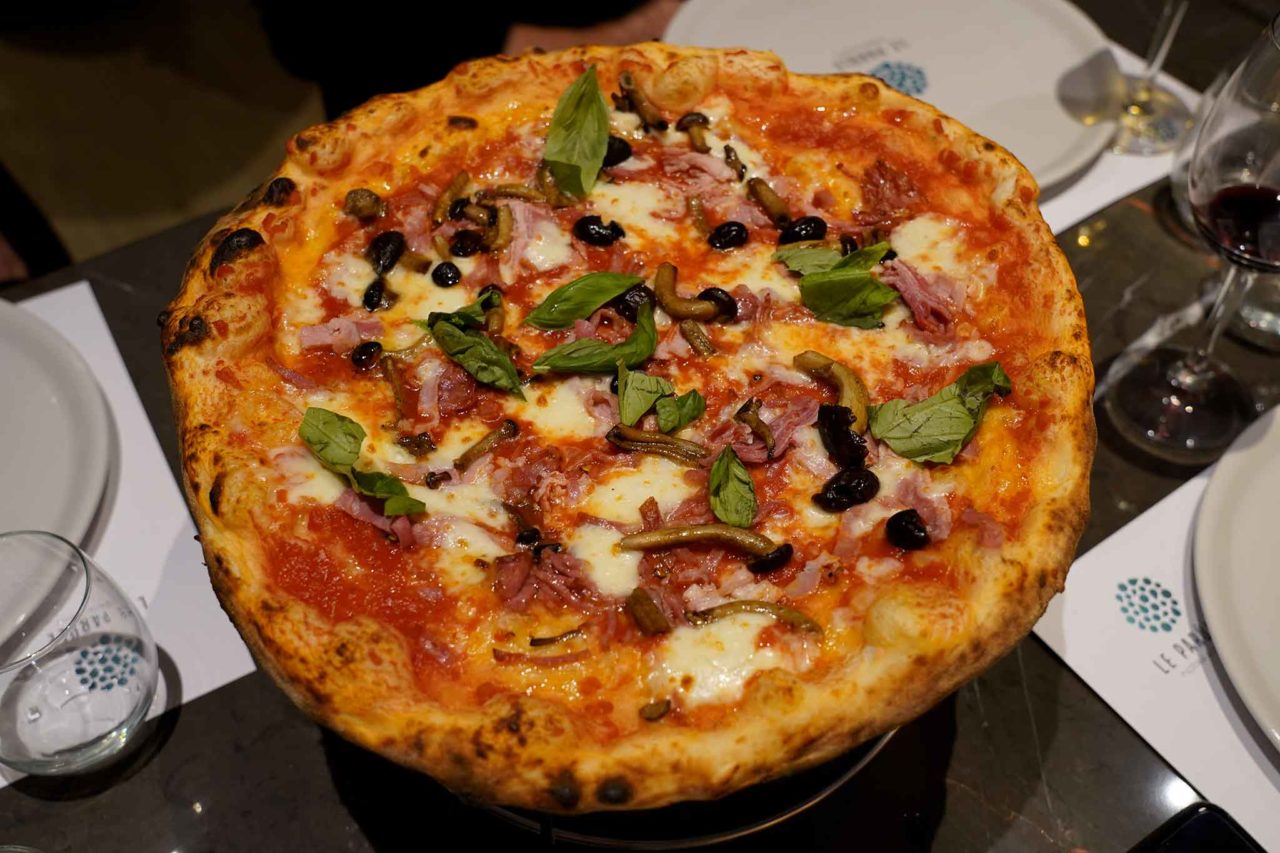 pizza di Giuseppe Pignalosa alla pizzeria Le Parùle di Ercolano