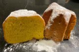 Pandoro intero e tagliato