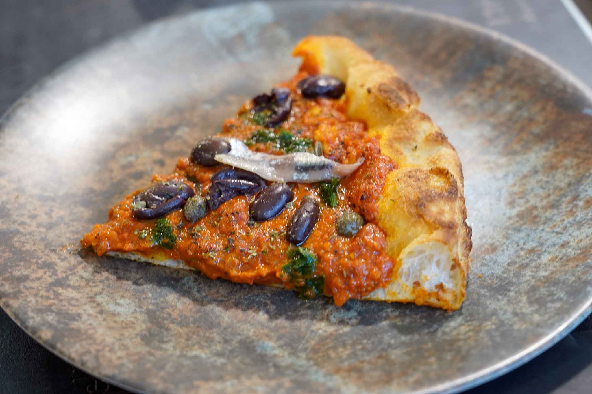 pizza futuro di marinara di Francesco Martucci I Masanielli Caserta