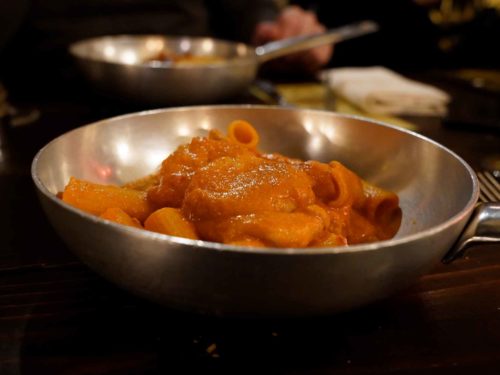 Rigatoni con la pajata romana di Giulio passami l’olio