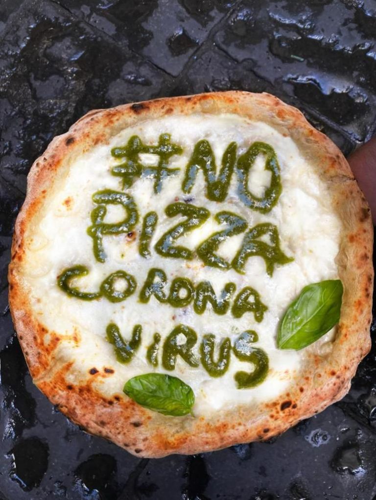 Gino Sorbillo usa il pesto contro la pizza Coronavirus: il video