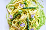 spaghetti con carciofi e asparagi