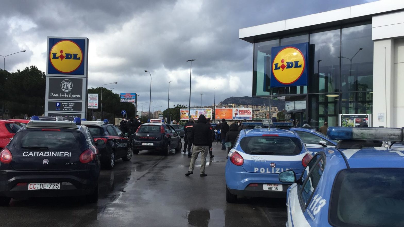 spesa lidl polizia palermo