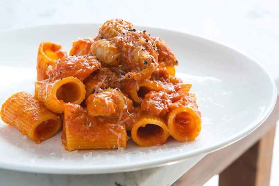 Rigatoni all’amatriciana, ricetta originale e sacre leggi di una pasta