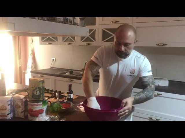 Lezioni di Pizza. La margherita in teglia di Giuseppe Pignalosa