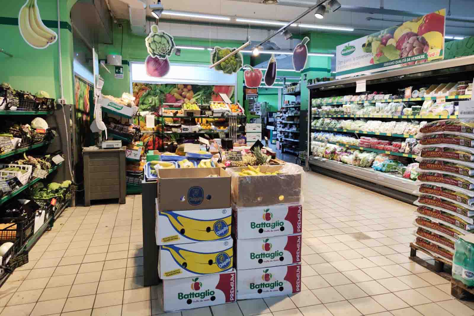 supermercato vuoto per coronavirus