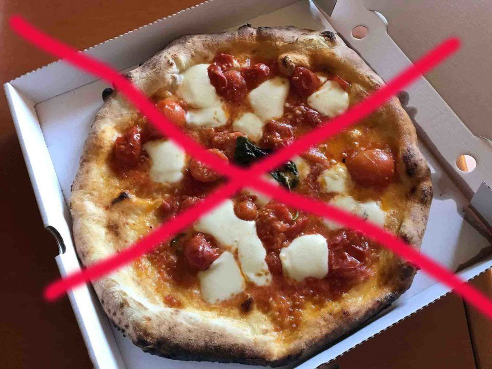 De Luca niente pizza a casa, ma rimborso di 2 mila euro per pizzeria