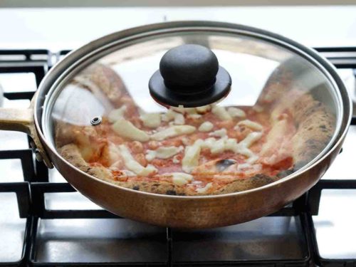 pizza margherita nella padella