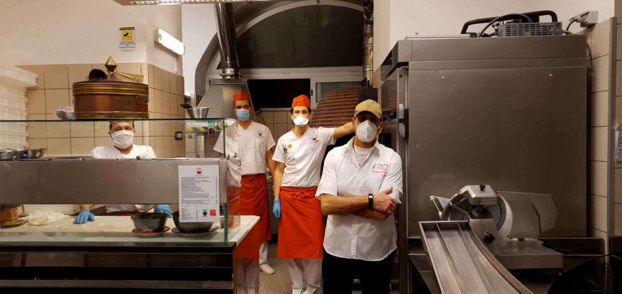 Pizzeria Umberto Napoli ristoranti aperti al chiuso mascherine