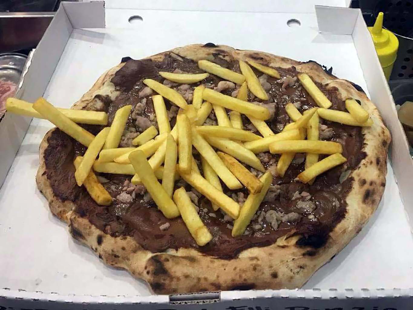 pizza nutella patatine salsiccia asporto