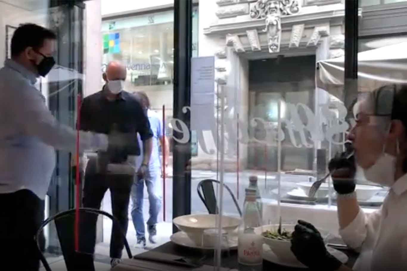 tavoli plexiglass al ristorante