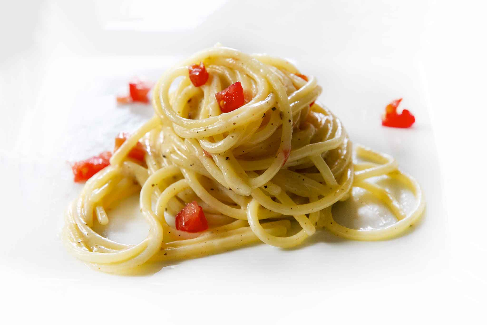 cacio e pepe con pomodoro