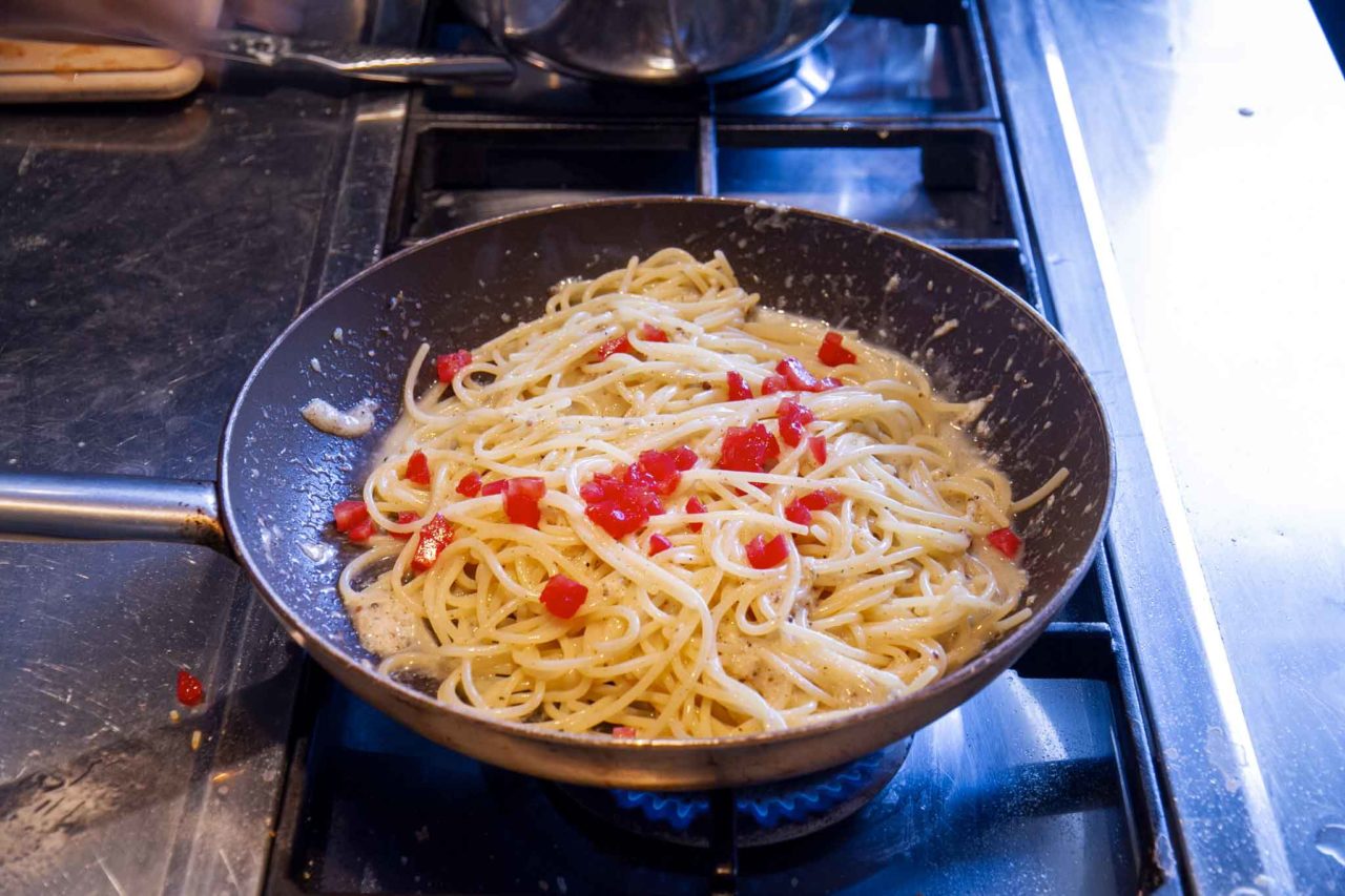 spaghetti cacio e pepe