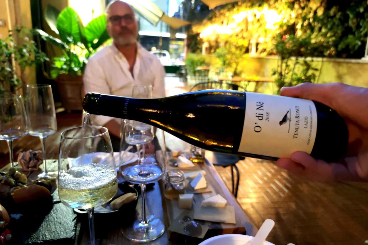 chardonnay del Lazio con il maritozzo rosso