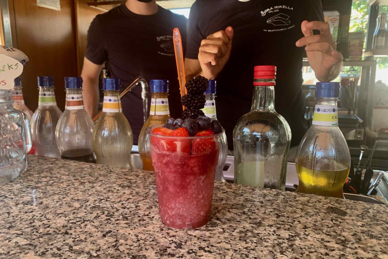 Grattachecca fragola e more