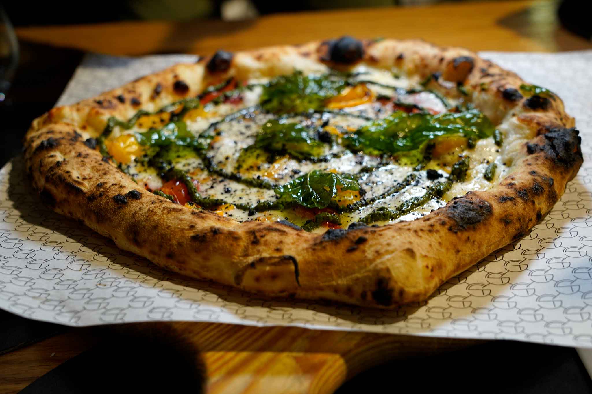 pizza pesto di basilico La Famiglia a Casapulla Caserta