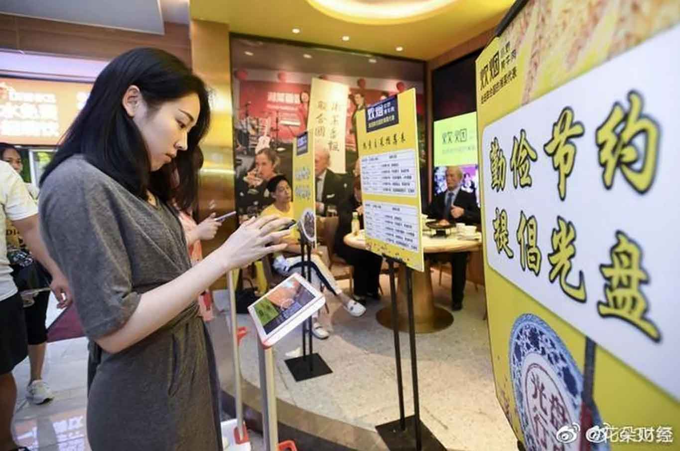 ristorante cinese fa pesare i clienti sprechi alimentari