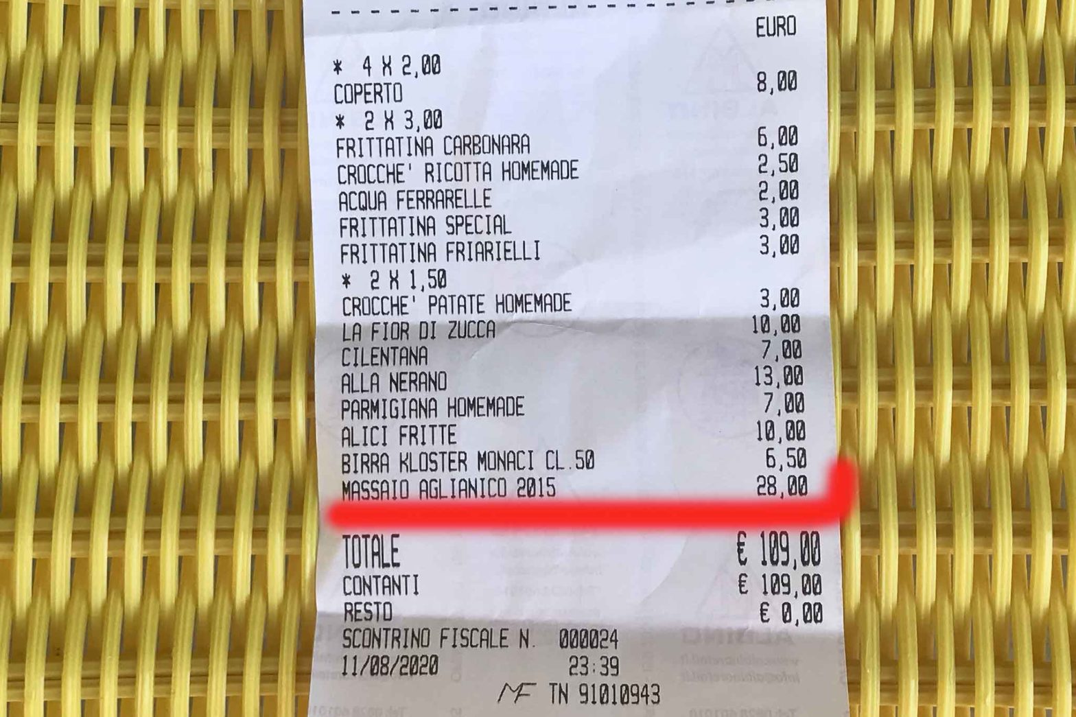 vino della casa scontrino 28 euro Acciaroli Cilento