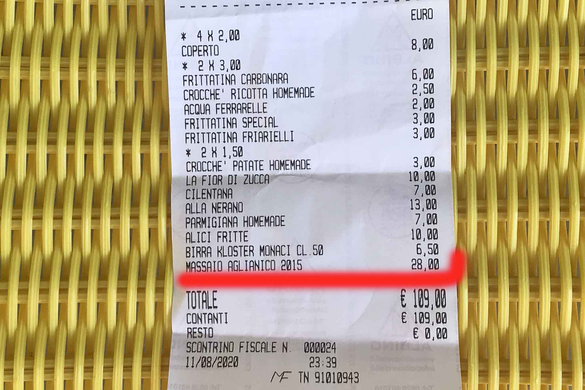 vino della casa scontrino 28 euro Acciaroli Cilento