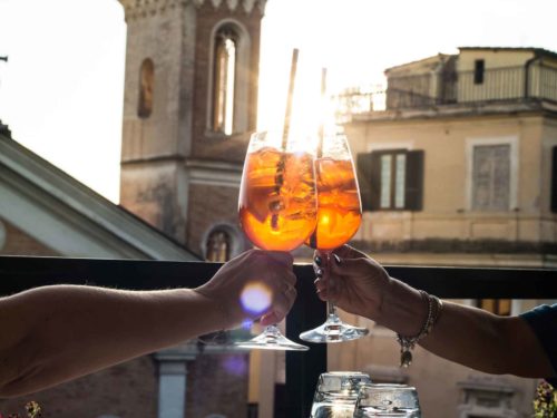 Aperitivo all’aperto Brindisi cocktail roma