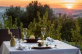Ristoranti di mare e non tavola al tramonto