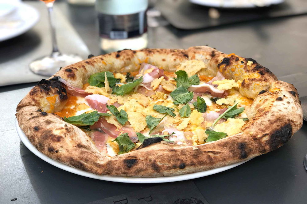 Pizza a pranzo. Le nuove pizze d'autunno di Palazzo Petrucci a Napoli