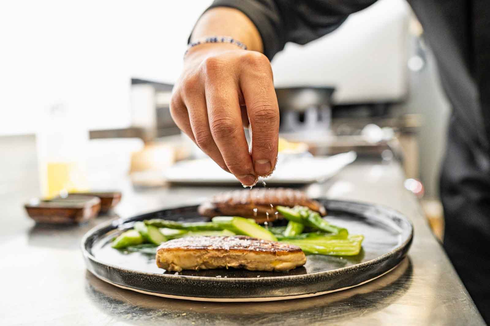 anguilla laccata Yoi Food Catania preparazione