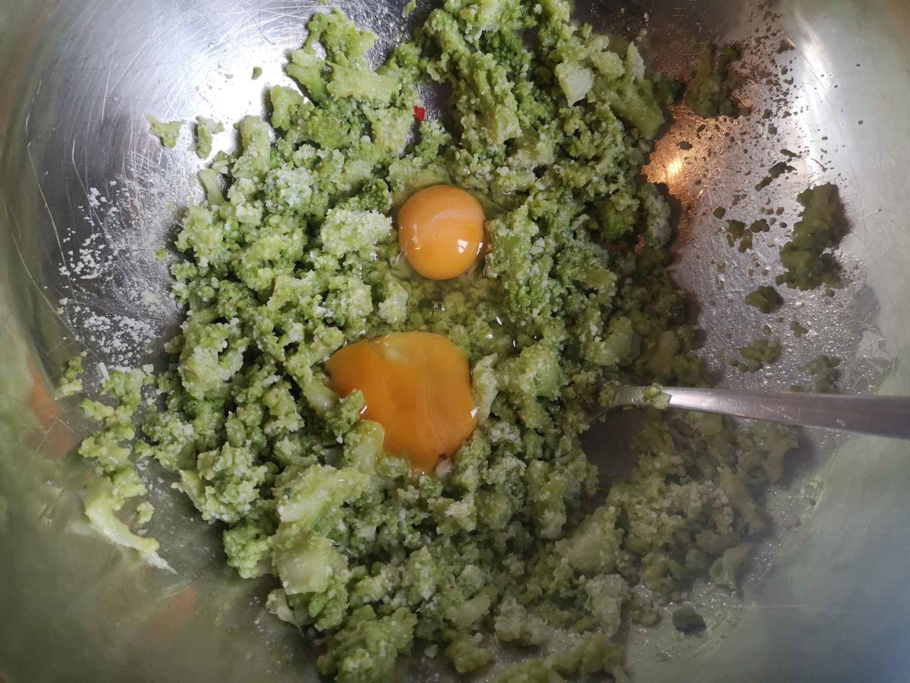 broccolo romanesco uova