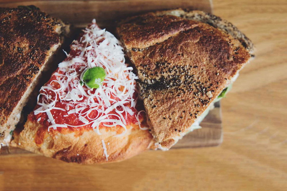 38 gusti di pizza in teglia bianca o rossa fatta in casa, sfiziosi e