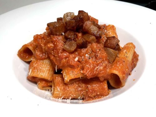 Rigatoni All Amatriciana Ricetta Originale E Sacre Leggi Di Una Pasta Unica