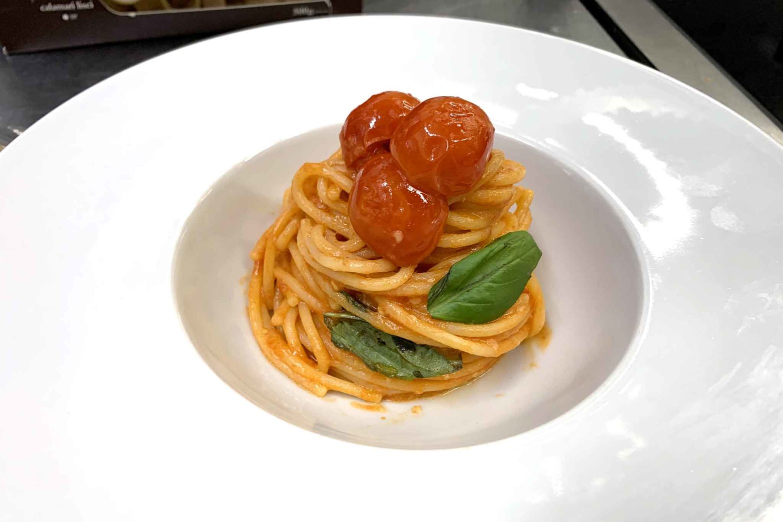 spaghetti al pomodoro san marzano e ciliegino