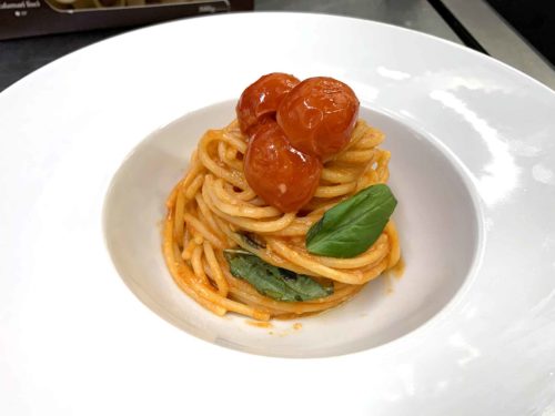 spaghetti al pomodoro san marzano e ciliegino