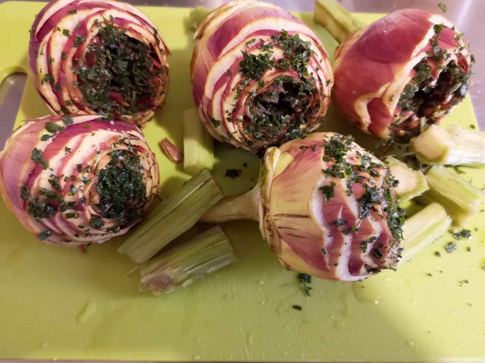 Carciofi alla romana ricetta tradizionale del più amato contorno laziale