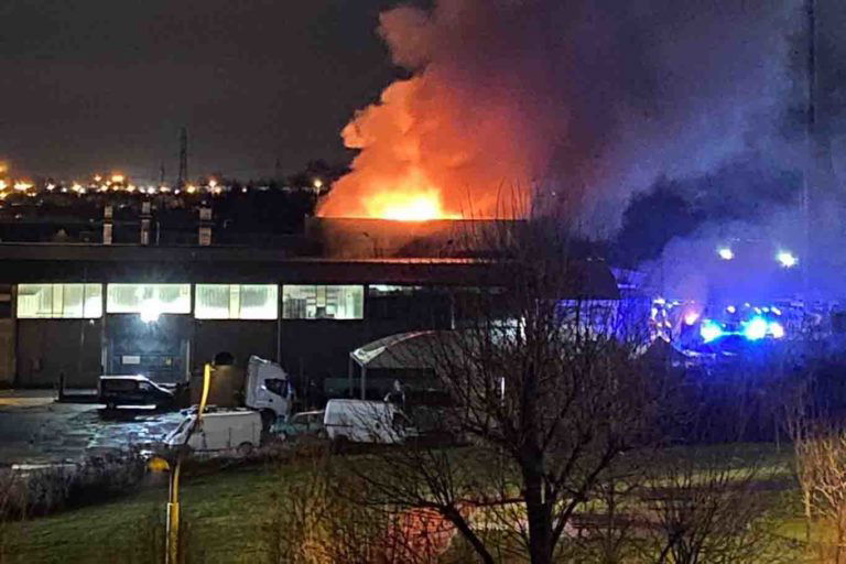 Incendio devasta la storica Fabbrica della Trippa a Moncalieri