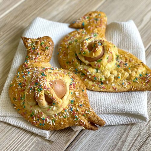 biscotti di Pasqua siciliani con le uova sode cuddura cu ova