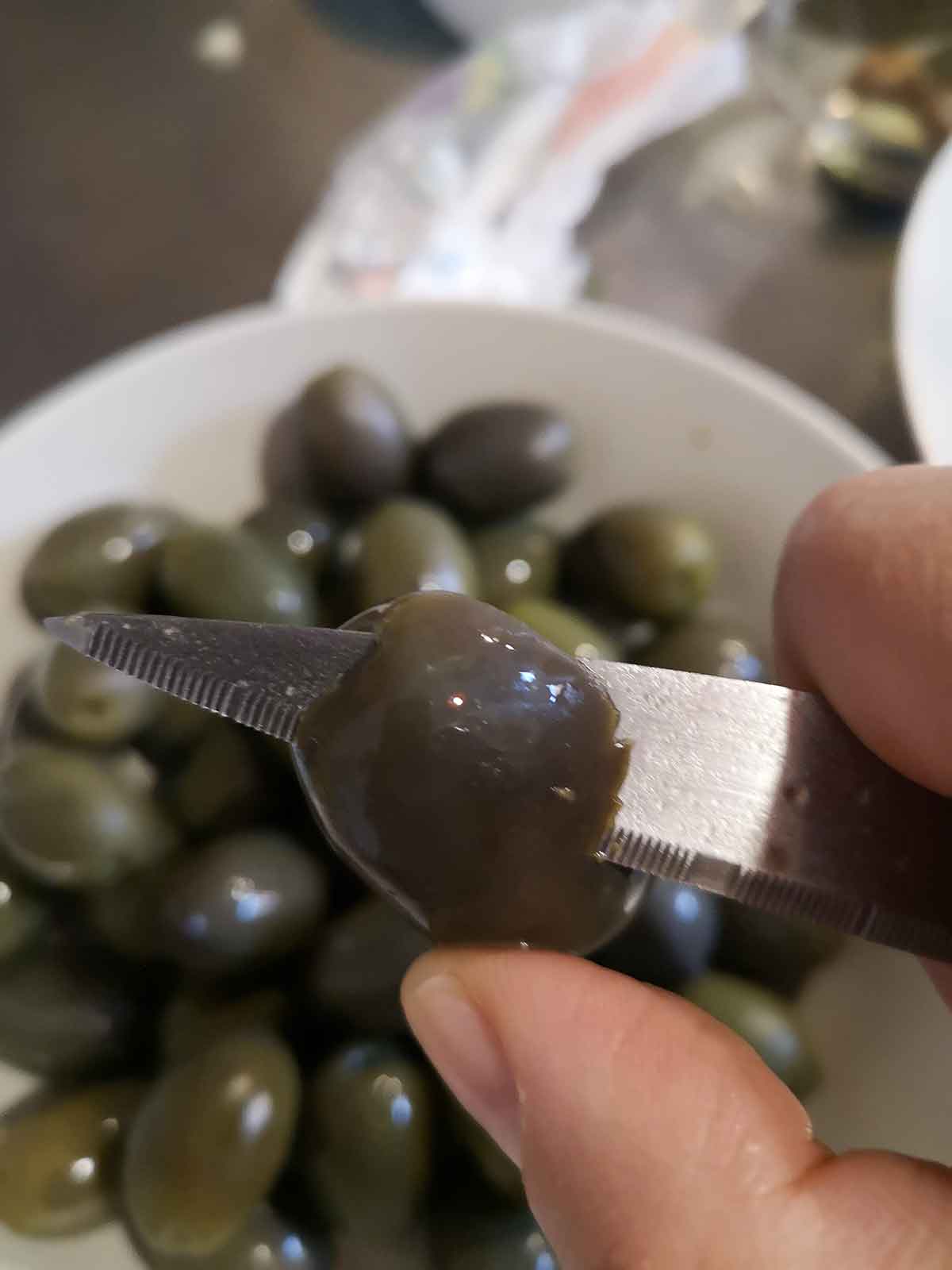 taglio olive all'ascolana 
