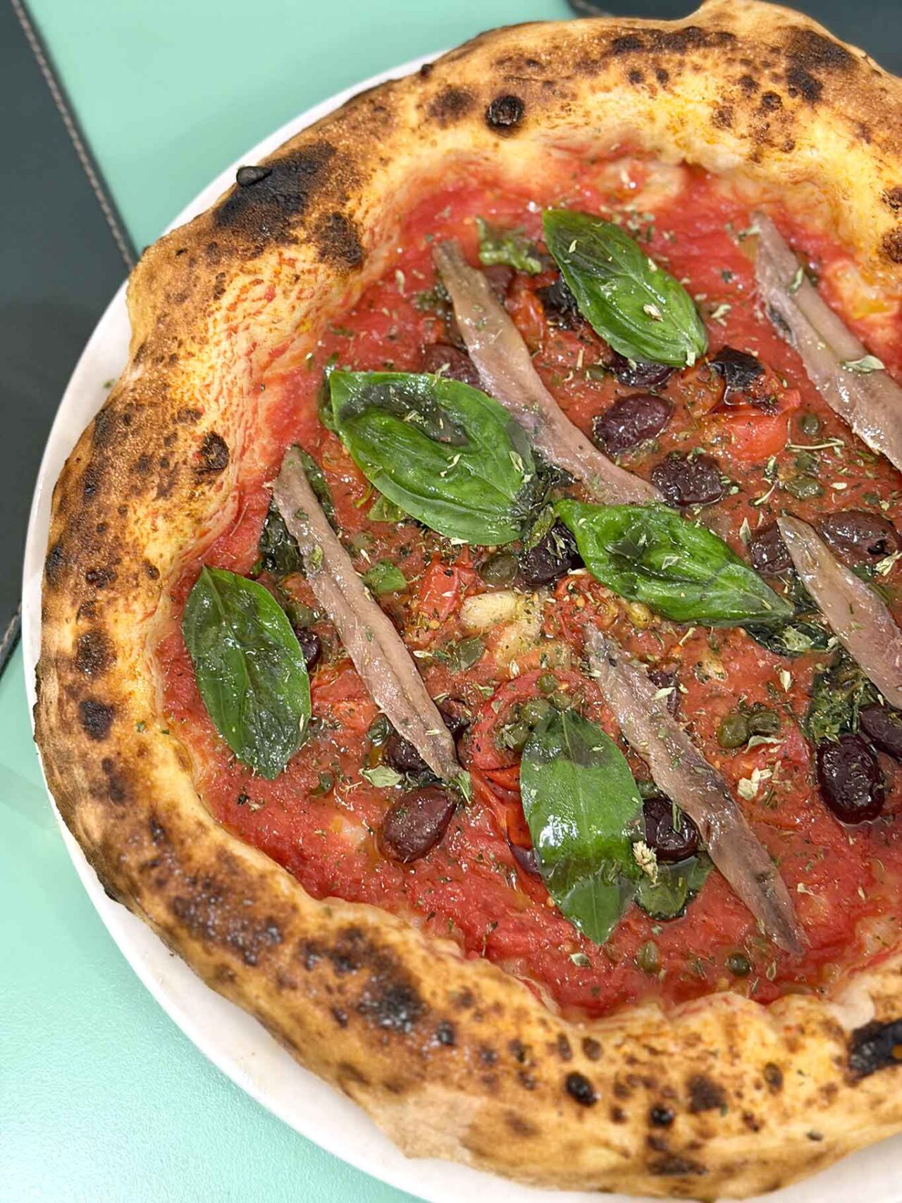 la pizza marinara della pizzeria ristorante Casa Caponi a Torre Annunziata vicino Napoli