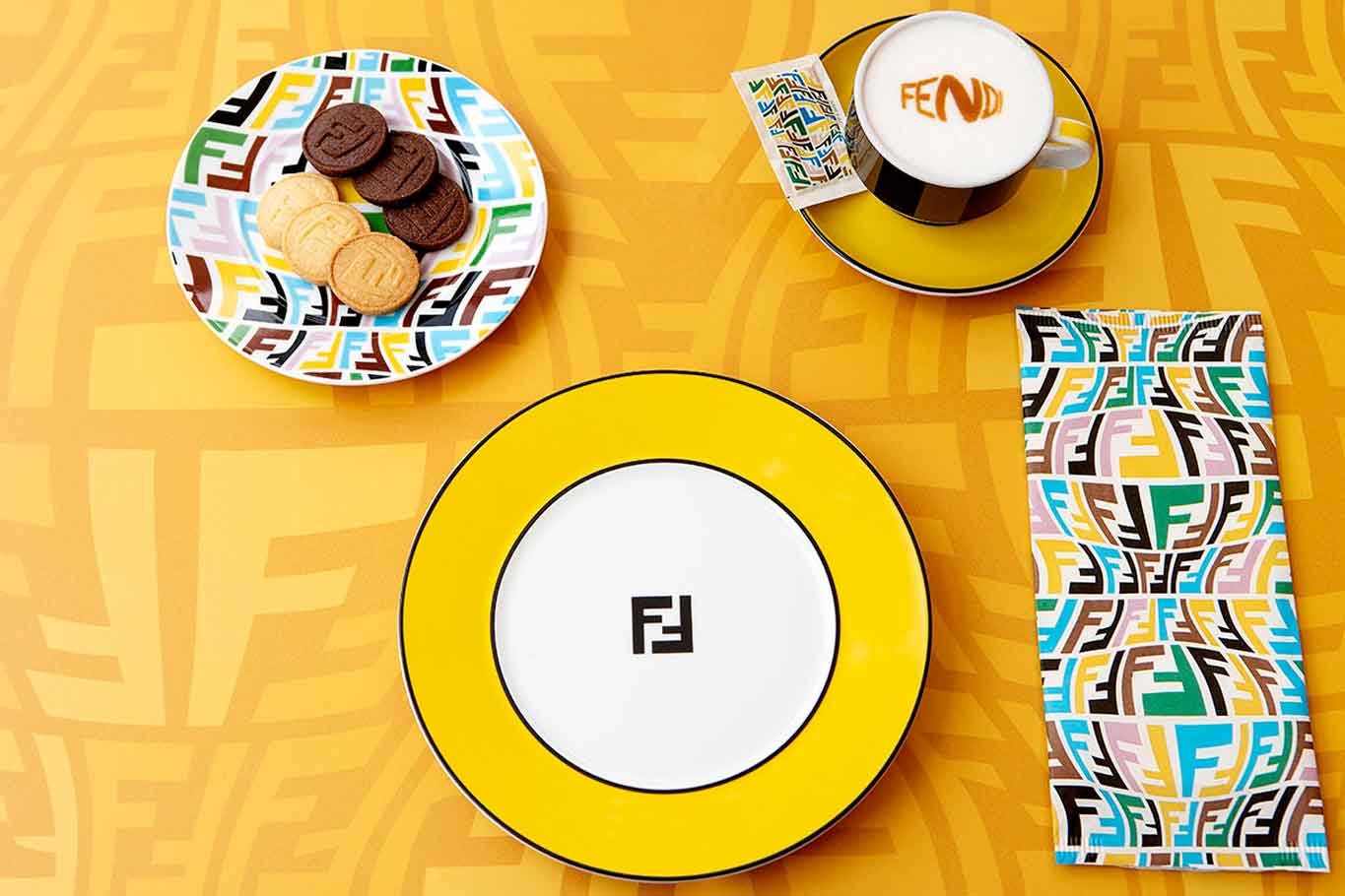 Novità a Milano fendi caffe temporary rinascente duomo cappuccio biscotti