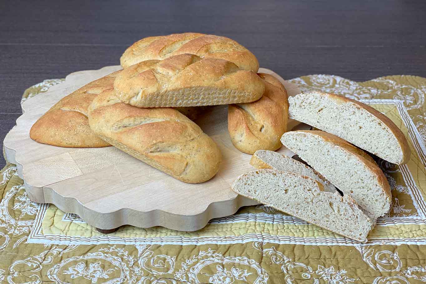 Pane con farina di ceci, la ricetta per non farsi mai mancare i