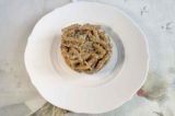 pasta di lenticchie rosse pistacchi cipolla speck