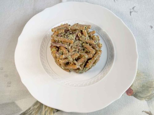 pasta di lenticchie rosse pistacchi cipolla speck